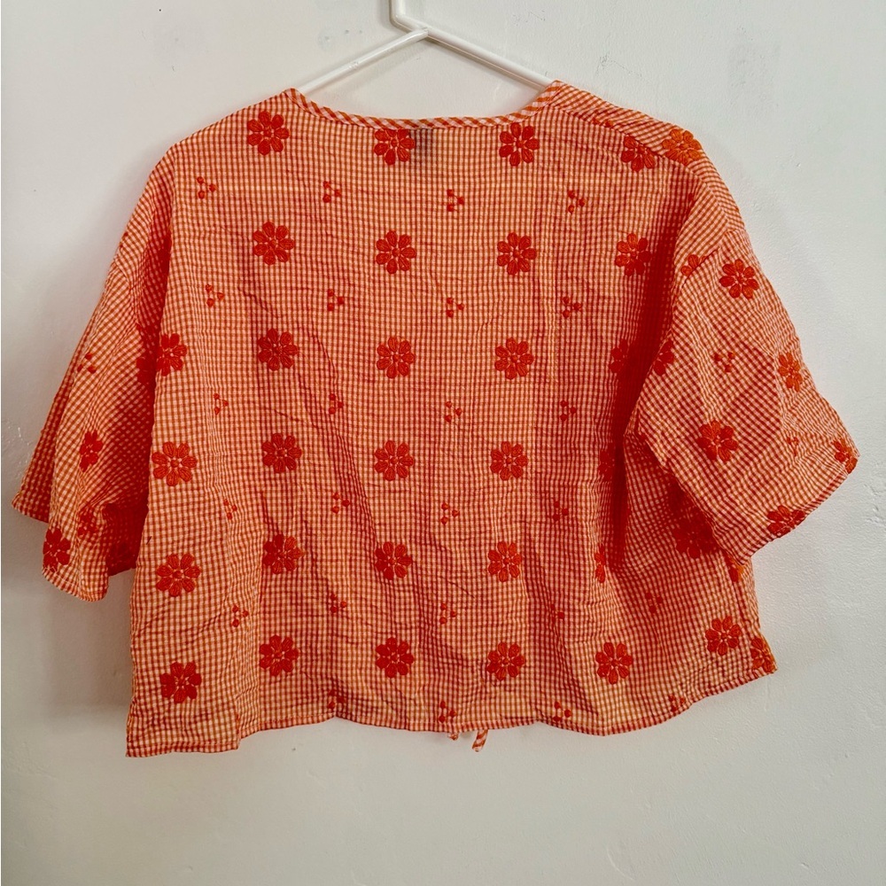 Gingham Embroidered Floral Tie-Front Crop Blouse, size Large - Picture 5 of 5